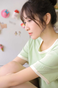 日本少女比基尼泳衣